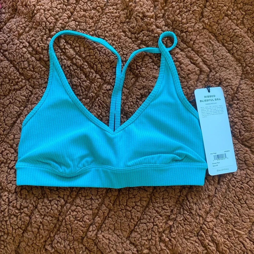 ALO Yoga color ocean